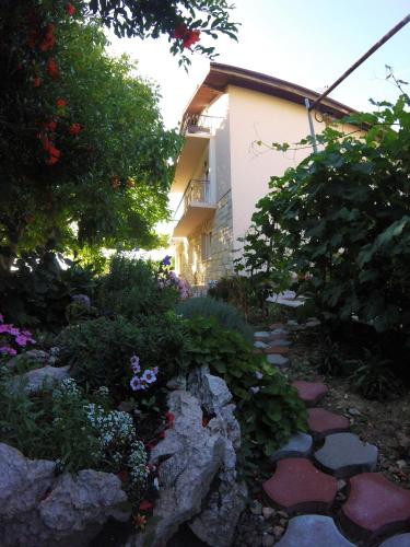  Apartments Olivera in Supetarska Draga