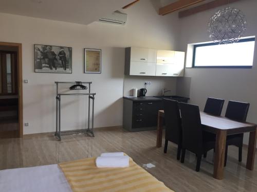 Konyha, Penzion Za radnicí (Penzion Za radnici) in Valtice