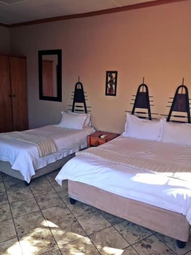 1 double bed, 1 twin bed