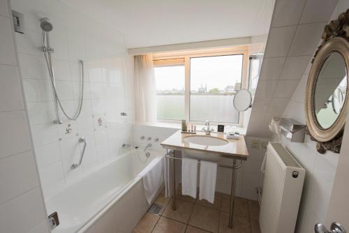 Dikker & Thijs Hotel Room Type - Superior Balcony Room