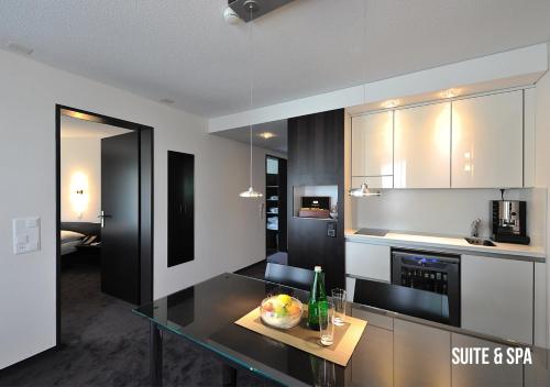 บริการและสิ่งอำนวยความสะดวก, Grand Hotel Les Endroits in ลาโชเดอฟอน