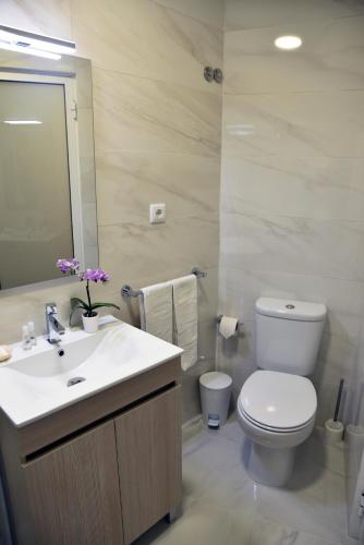 Double Room image 10
