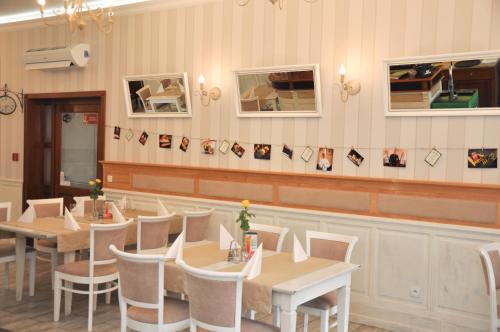 Ресторан, Hotel i Restauracja "Pod Orlem" in Картузи