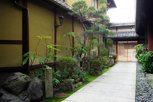 Japanese-Style Family Room