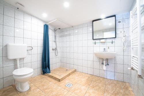 Chesscom Guesthouse - image 11