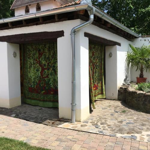  Sadhana Yoga Retreat Centre in Vindornyalak