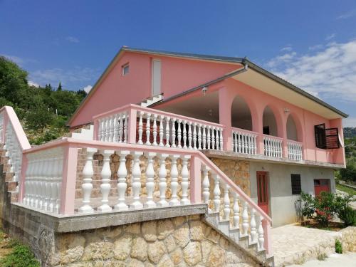  Entire house ideal for mountain and hiking lovers near the sea, Pension in Tribanj-Krušćica bei Sveti Rok