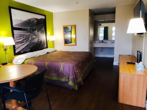 Super 8 by Wyndham Auburn - image 10