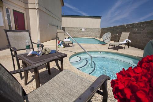 Swimming pool, Granzella's Inn in Williams (CA)