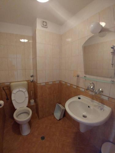 Double Room with Balcony image 2