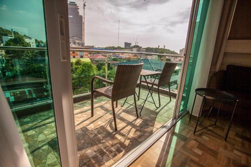 room detail thumbnail 1