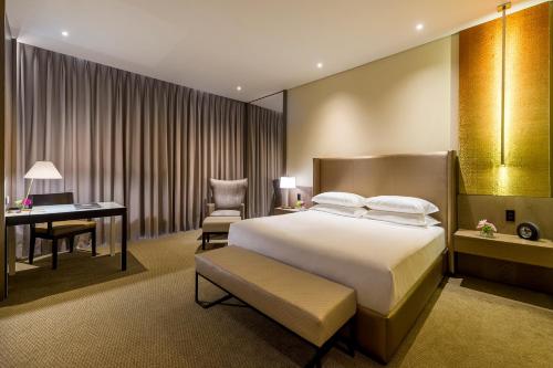 Grand Hyatt Bogota Room Type - Grand Club King Room