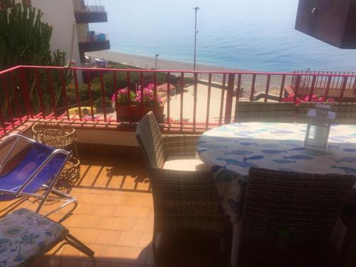  Sea Beach Taormina Apartments, Pension in Letojanni