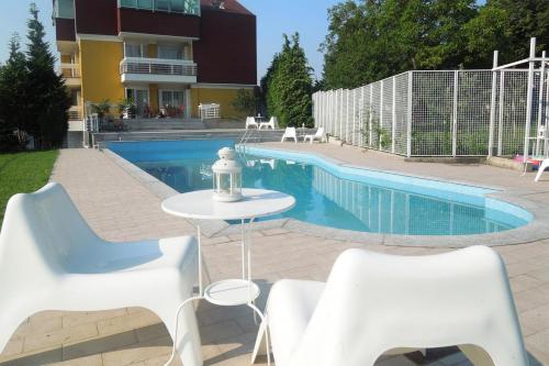Apartments with a swimming pool Zagreb - 11408 - image 4