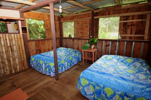 2 double beds