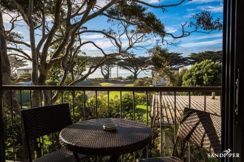 ระเบียง/ชานเรือน, แซนด์ไปเปอร์ โมเต็ล อะพอลโล เบย์ (Sandpiper Motel Apollo Bay) in เกรทโอเชียนโร้ด อะพอลโล เบย์