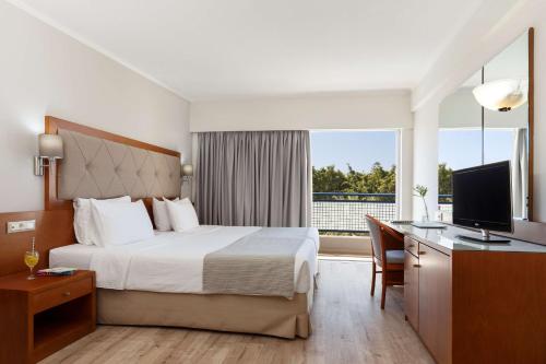 4 twin beds