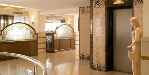 Best Western Plus Hotel Plaza - image 11