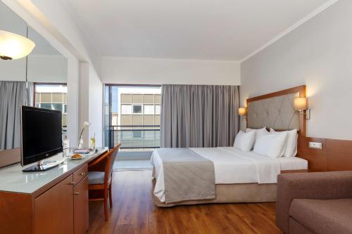 Best Western Plus Hotel Plaza - image 7