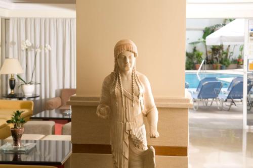 Best Western Plus Hotel Plaza - image 2