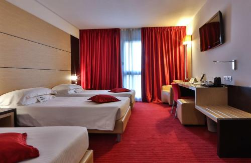 Best Western Plus Hotel Galileo Padova The 4-star Best Western Premier Hotel Galileo Padova offers comfort and convenience whether youre on business or holiday in Padua. Both business travelers and tourists can enjoy the hotels facilitie
