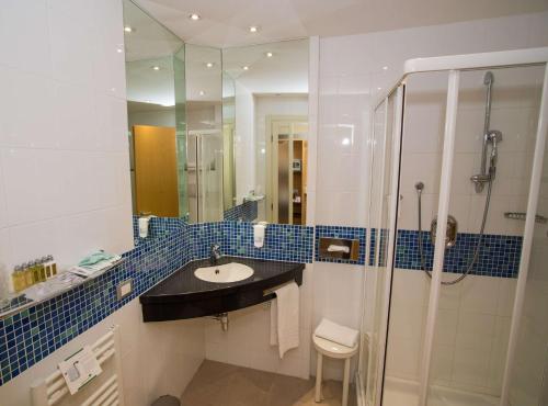 Best Western Palace Inn Hotel - image 12