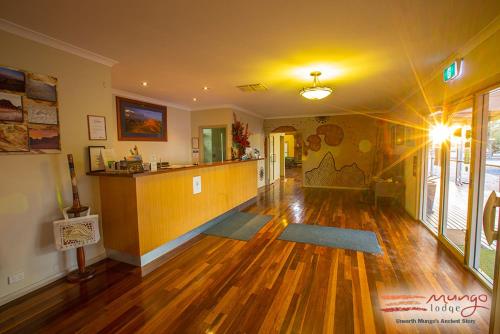 Mungo Lodge Stop at Mungo Lodge to discover the wonders of Mungo National Park. The property offers a wide range of amenities and perks to ensure you have a great time. All the necessary facilities, including fac