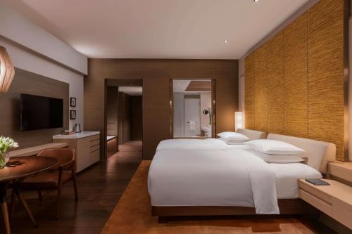 Twin Room with Bay View image 2