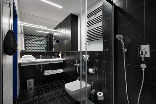 BANKHOTEL - image 13