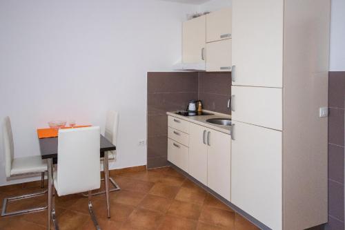 One-Bedroom Apartment with Sea View (2 Adults) image 8