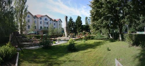 Exterior view of Hotel Helikon