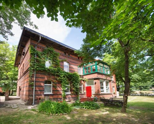 Red Brick Apartments - image 5