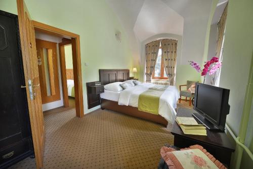Maxmilian Lifestyle Resort
