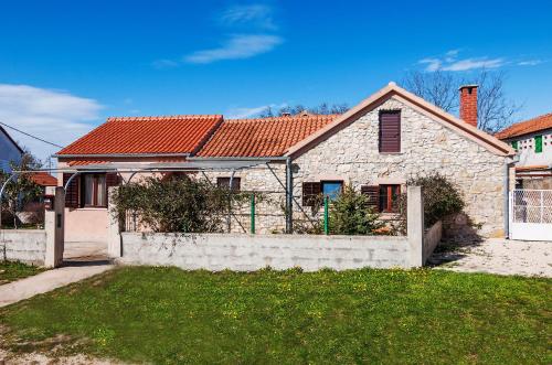  Ivano in 23000 Zadar