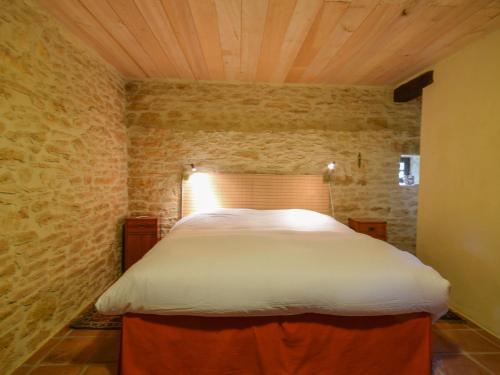 Spacious Villa in Puy-l'evÃªque with Swimming Pool gîte à louer Patrounal