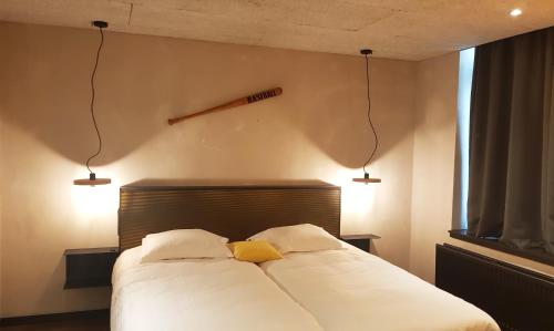 Medium Room image 10