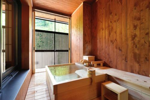 Hinanoyado Chitose Stop at Hinanoyado Chitose to discover the wonders of Niigata. Both business travelers and tourists can enjoy the propertys facilities and services. Service-minded staff will welcome and guide you at