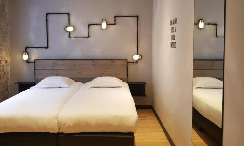 Small Room image 8
