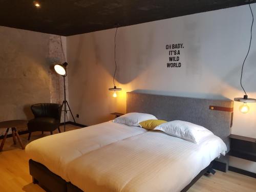 Large Room image 10