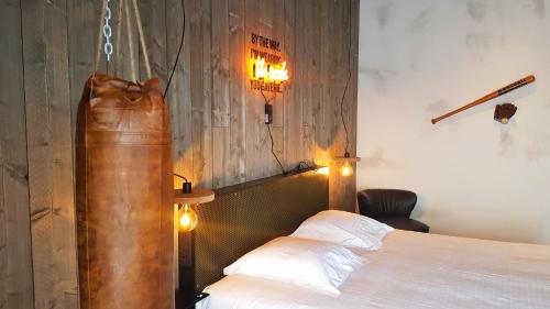Upstairs Hotel - image 2