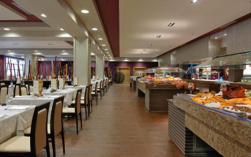 Elba Carlota Beach & Convention Resort