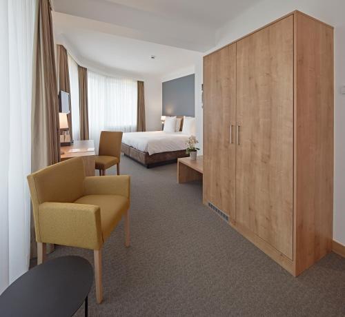 1 queen bed