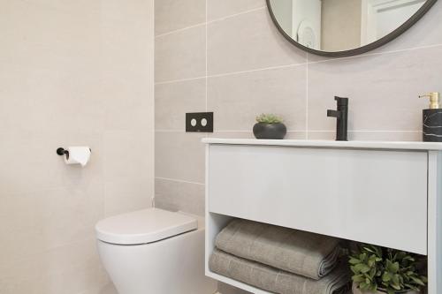 Luxury Designer Paddington Cottage + FREE WIFI - main image