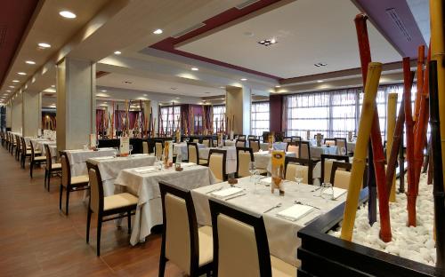 ห้องอาหาร, เอลบา การ์โลตา บีช แอนด์ คอนเวนชั่น รีสอร์ต (Elba Carlota Beach & Convention Resort) in คอสตา เด อันติกัว / ฟุสเตส