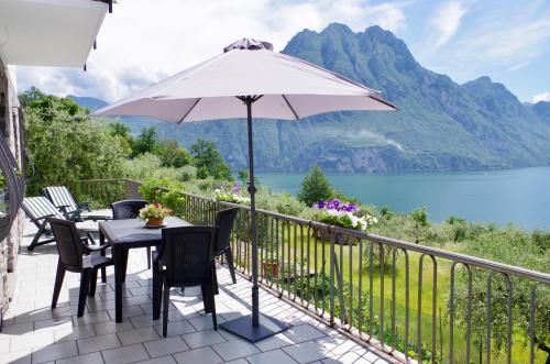  Casa Emilia in Riva di Solto