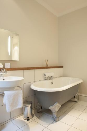 Arthouse Hotel Glasgow - Tap to explore photos