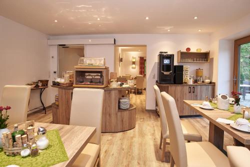 บริการและสิ่งอำนวยความสะดวก, กาสเทอเฮาส์ อาเคนทัล (Gastehaus Achental) in เบิร์ชเทสการ์เดน