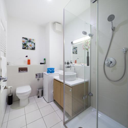 Quality Point Apartments 0-24 reception - Tap to explore photos