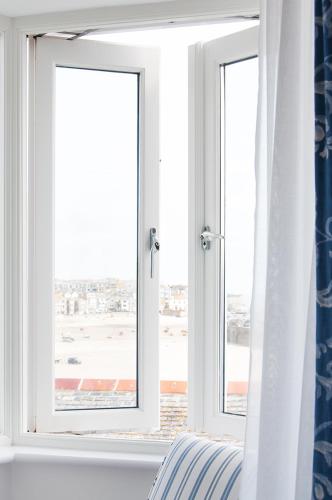 Trevose Harbour House - image 2