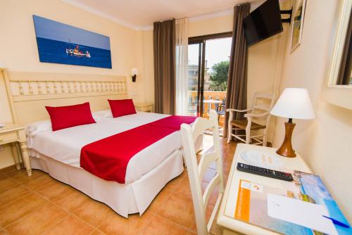 Bell Port Hotel Bell Port Hotel is a popular choice amongst travelers in Majorca, whether exploring or just passing through. The property has everything you need for a comfortable stay. All the necessary facilities, 